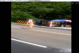 Videofilha dormindo e pai passando a mao na buceta